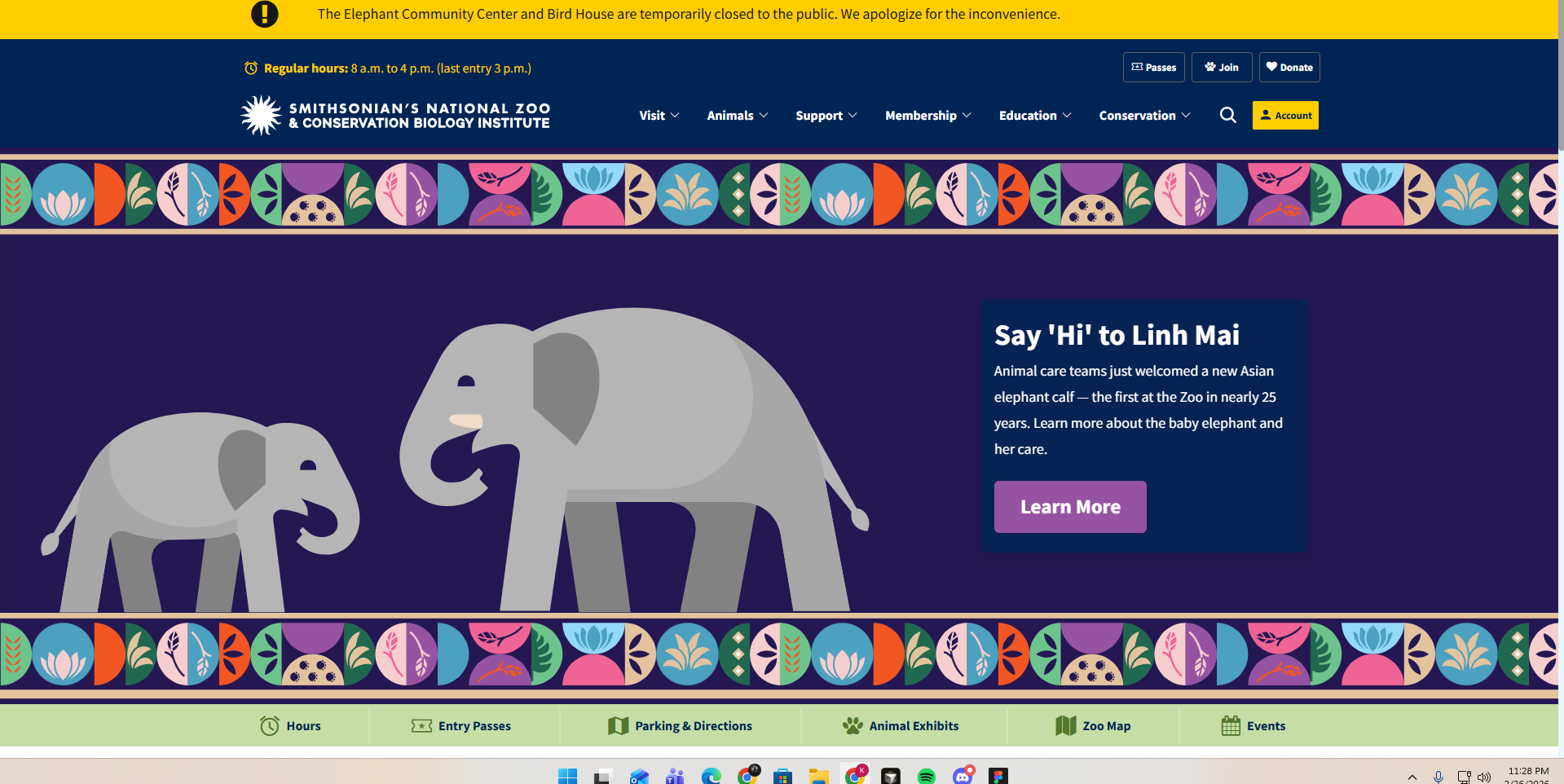 visitors interact with a sea lion at the National Zoo